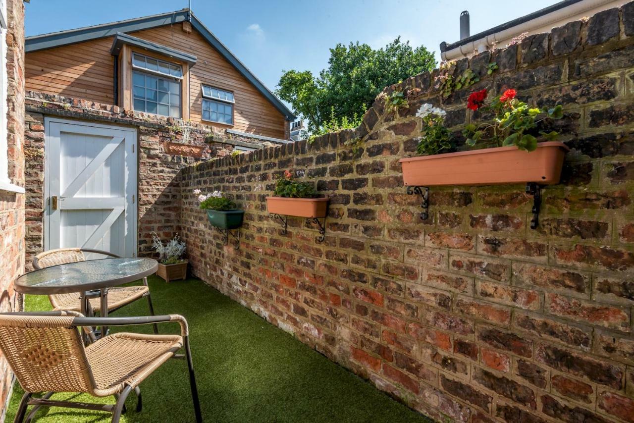 Cosy & Central Victorian House - Pass The Keys York Eksteriør billede